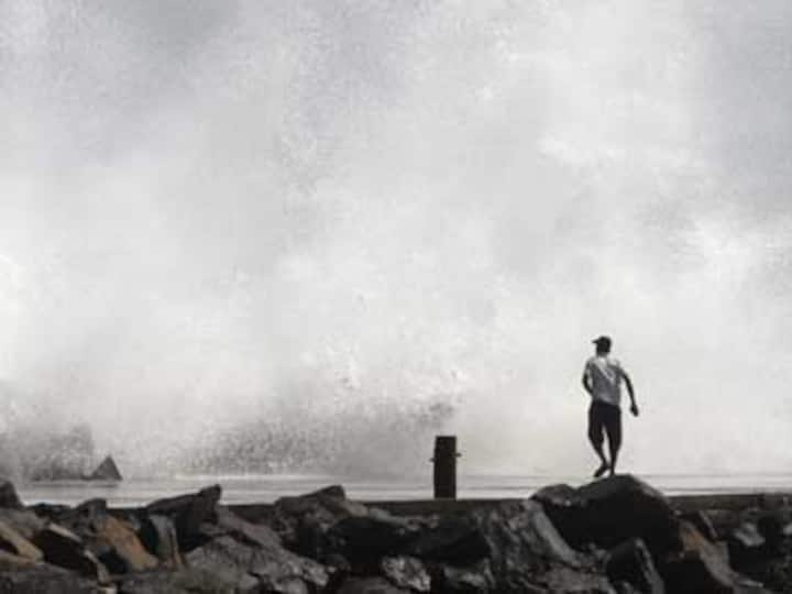 Andhra Pradesh gears up for cyclone Lehar's arrival tomorrow