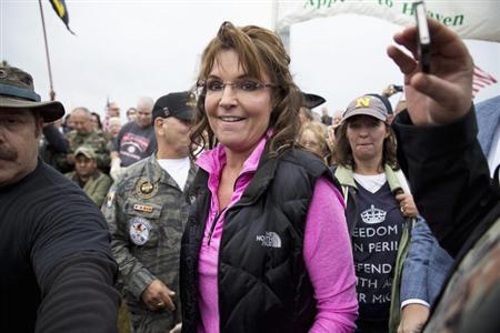 Sarah Palin tells Iowa conservatives it's time "to stiffen our backs" Sarah Palin tells Iowa conservatives it's time "to stiffen our backs"