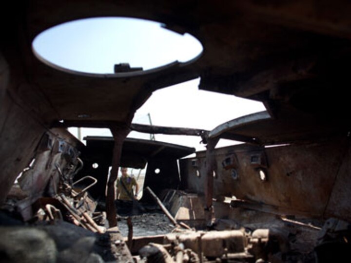 Egypt violence: 11 killed after suicide bomb hits bus convoy