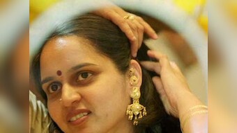 Govt cuts import tariff on gold, hikes silver