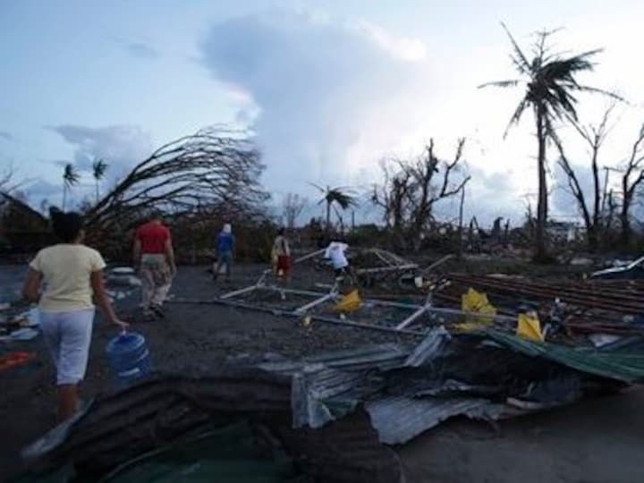 World governments, agencies begin major relief effort for typhoon Haiyan
