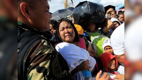 Typhoon Haiyan: Mass burial of victims begins