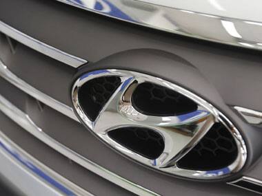 Hyundai Motor reports earnings drop, forecasts weak sales
