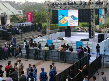 Apple's India success story: iPhone 5s sold out in less than 24 hrs Apple's India success story: iPhone 5s sold out in less than 24 hrs