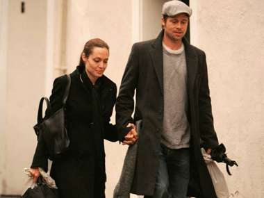 Angelina Jolie did not buy heart-shaped island for Brad Pitt Angelina Jolie did not buy heart-shaped island for Brad Pitt