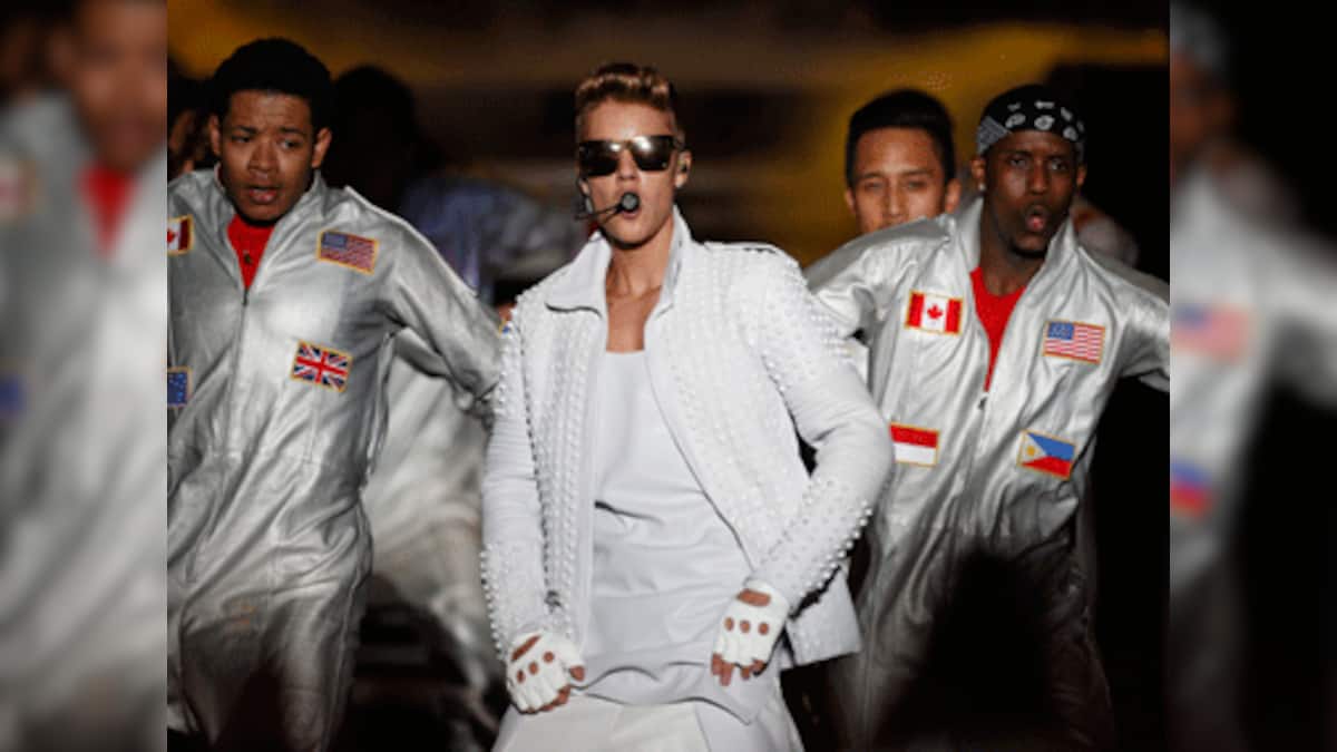 Justin Bieber Quits Mid Show After Food Poisoning Firstpost