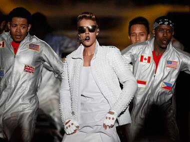 Justin Bieber quits mid-show after food poisoning