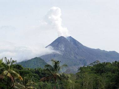 Indonesia: Mount Merapi erupts, tourists asked to stay away