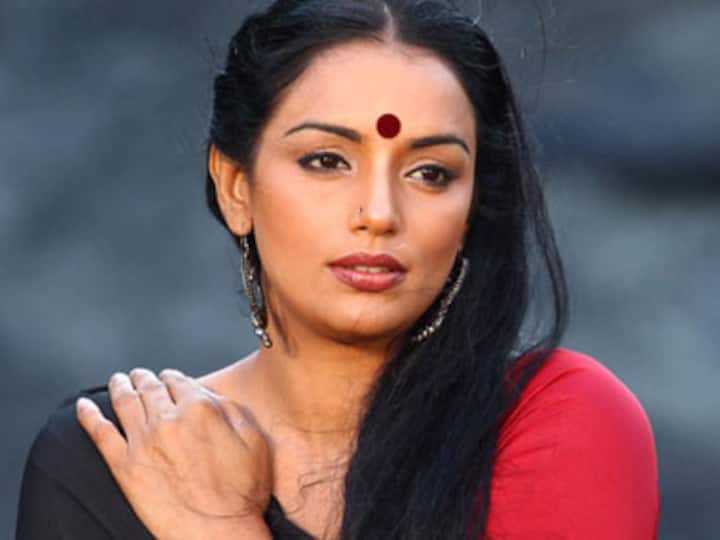 Never faced pressure to withdraw complaint against MP: Shweta Menon   