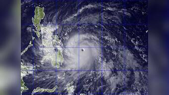 Thousands flee Philippines as Typhoon Haiyan approaches