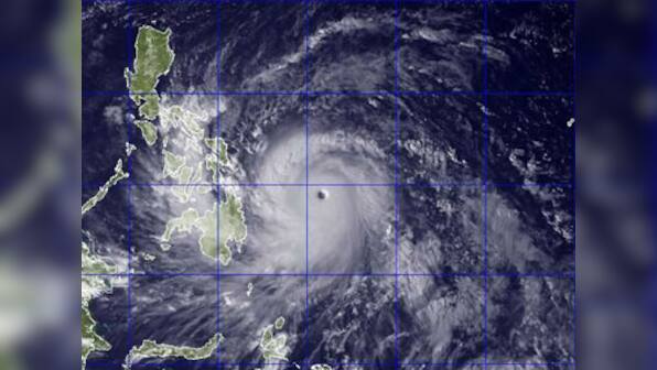 Thousands flee Philippines as Typhoon Haiyan approaches