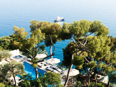 Super-rich love yachts and jets: 10 interesting facts about billionaires Super-rich love yachts and jets: 10 interesting facts about billionaires