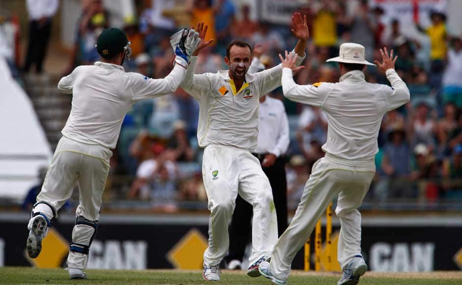 Australia's Nathan Lyon (C) celebrates with captain Michael Clarke (R) and Brad Haddin after taking the wicket of England's Graeme Swann during the fifth and final day of the third Ashes test cricket match at the WACA ground in Perth December 17, 2013. REUTERS