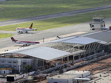 US tightens airport security amid increased threats from al-Qaeda US tightens airport security amid increased threats from al-Qaeda