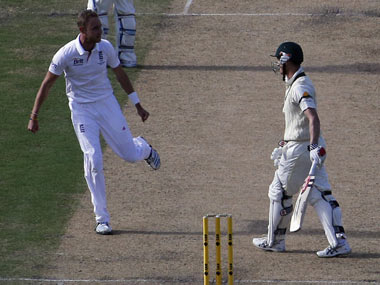 Ashes: England's disciplined bowlers keep Aussies on a leash Ashes: England's disciplined bowlers keep Aussies on a leash