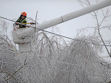Ice storm leaves many without power in US, Canada Ice storm leaves many without power in US, Canada