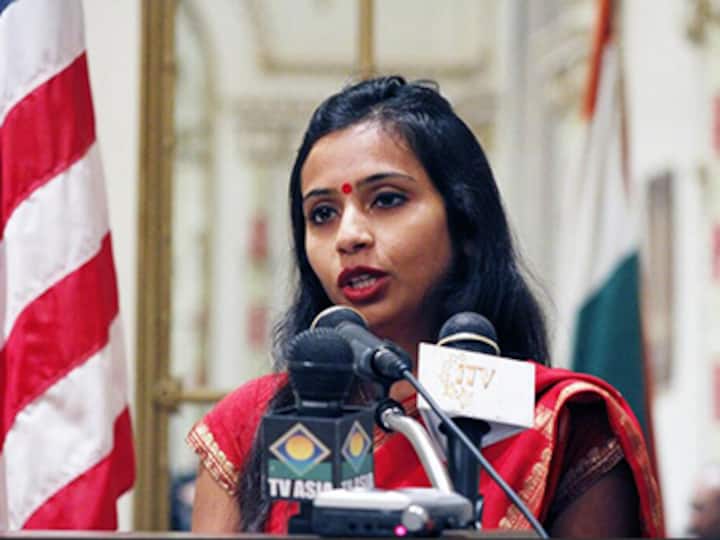 Devyani arrest row: Indian protesters attack Dominos outlet in Mumbai