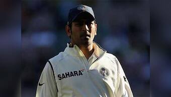 The big debate: Why were Smith and Dhoni reluctant to give it a go?