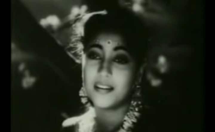 Images: The beautiful Suchitra Sen in Aandhi, Deep Jwele Jaai and Harano Sur