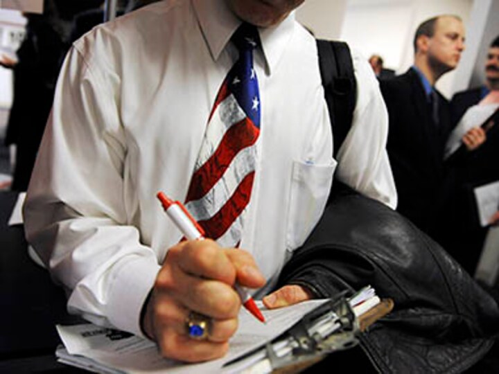 US unemployment rate hits 5-year low, down to 7% in Nov