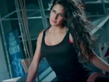 Watch: Katrina Kaif's 'Kamli' act for Aamir Khan in Dhoom:3 Watch: Katrina Kaif's 'Kamli' act for Aamir Khan in Dhoom:3