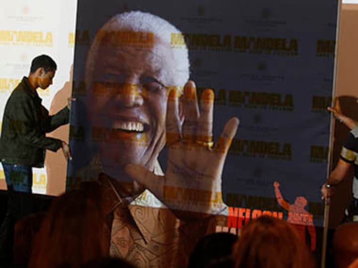 In final hours, Mandela was surrounded by friends, family 