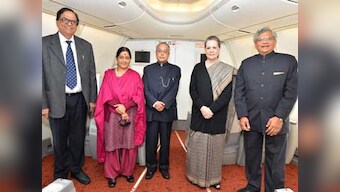  Birthday boy: President Pranab cuts cake aboard Air India One 