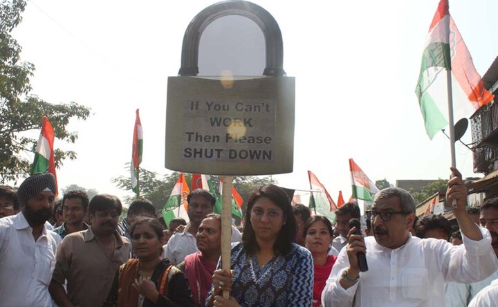 Photos: Priya Dutt protests BMC's inefficiencies during rally in Mumbai