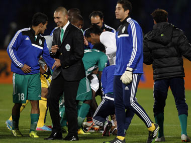 Raja shock Ronaldinho's team, then untie his shoes and beg for his shirt Raja shock Ronaldinho's team, then untie his shoes and beg for his shirt