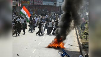 Trouble for Cong as 6 MPs want no confidence motion over Telangana