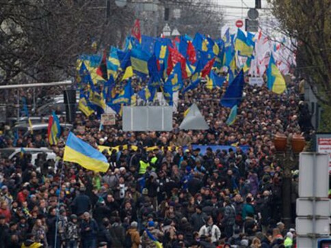 Ukraine: Thousands protest President's refusal to sign EU agreement ...