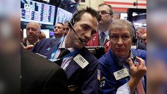 US stocks mixed on disappointing holiday sales 