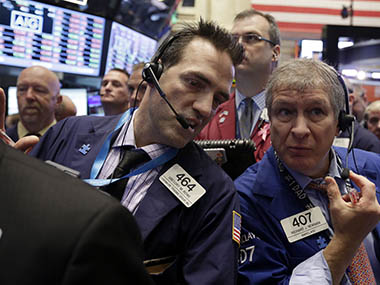 US stocks mixed on disappointing holiday sales US stocks mixed on disappointing holiday sales