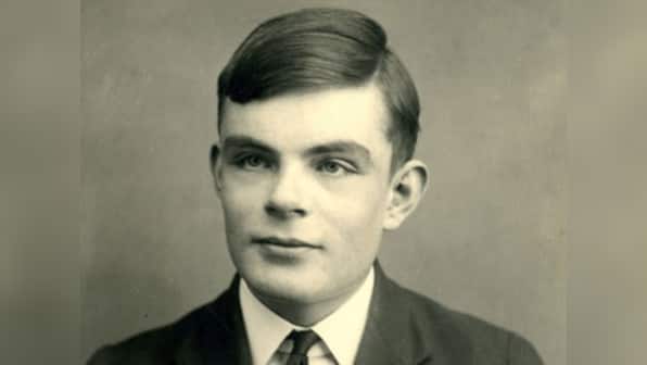 British royalty wakes up 50 years too late, pardons Alan Turing for being gay