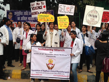 December 16 protests: Waning crowds calling for 'phansi' December 16 protests: Waning crowds calling for 'phansi'