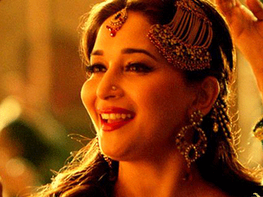 Watch: Madhuri's graceful moves in Humari Atariya Pe from Dedh Ishqiya Watch: Madhuri's graceful moves in Humari Atariya Pe from Dedh Ishqiya