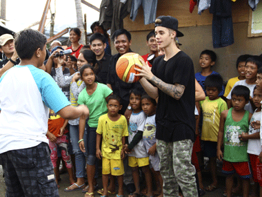 Justin Bieber meets Typhoon Haiyan victims in Philippines Justin Bieber meets Typhoon Haiyan victims in Philippines
