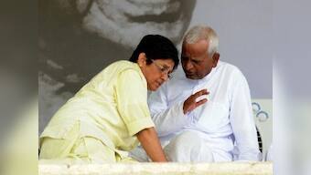 Kiran Bedi jumps into Lokpal fight, questions AAP's motives