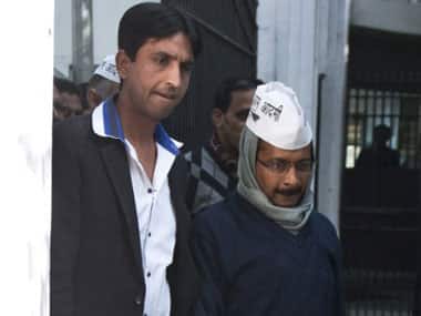 Kumar Vishwas (L) with Arvind Kejriwal. AFP