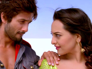 R...Rajkumar review: Shahid, Sonakshi in a r...regressive film R...Rajkumar review: Shahid, Sonakshi in a r...regressive film