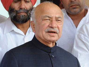 Arrested LeT operative was being trailed for a week: Shinde Arrested LeT operative was being trailed for a week: Shinde