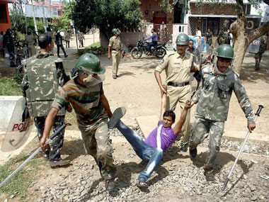 Andhra on alert as govt gets close to deciding on bifurcation Andhra on alert as govt gets close to deciding on bifurcation