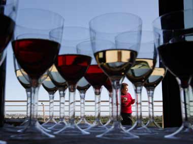 Mumbai's hotels & eateries challenge 1.30 am deadline on New Year's Eve Mumbai's hotels & eateries challenge 1.30 am deadline on New Year's Eve