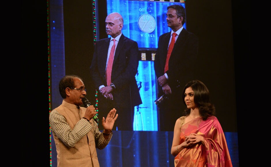 Madhya Pradesh Chief Minister Shivraj Singh Chouhan received the 'State of the Year' Award in Bhopal. The award instituted by CNBC-TV 18, was given on Monday for achieving the Madhya Pradesh Chief Minister Shivraj Singh Chouhan received the 'State of the Year' Award in Bhopal. The award instituted by CNBC-TV 18, was given on Monday for achieving the