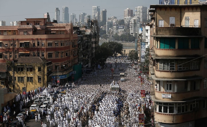 Thousands throng the streets to mourn the passing of Syedna Mohamed Burhanuddin 