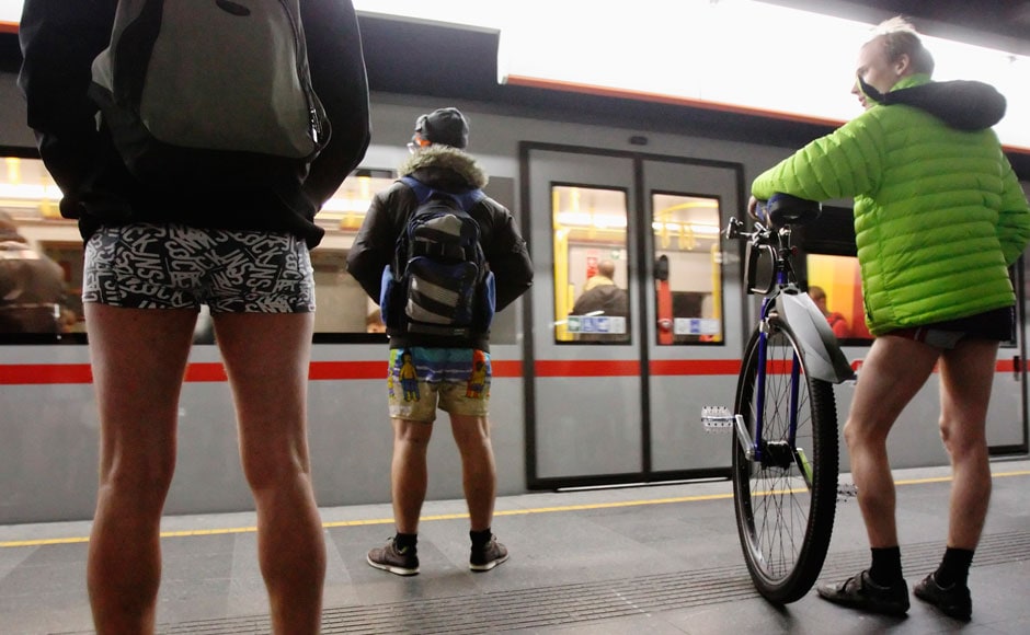 No pants subway ride 2014: Commuters drop their pants across the world – New  York Daily News