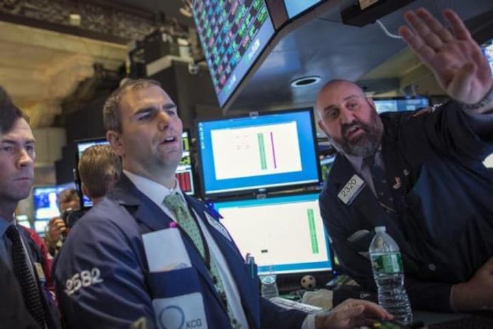 Best Buy, financials knock Wall Street off new high