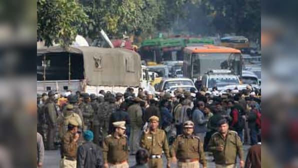 Tough time for 2,000 Delhi Police personnel at Kejriwal dharna site