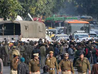 Tough time for 2,000 Delhi Police personnel at Kejriwal dharna site Tough time for 2,000 Delhi Police personnel at Kejriwal dharna site
