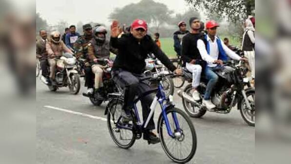 Akhilesh encourages investments from Canada